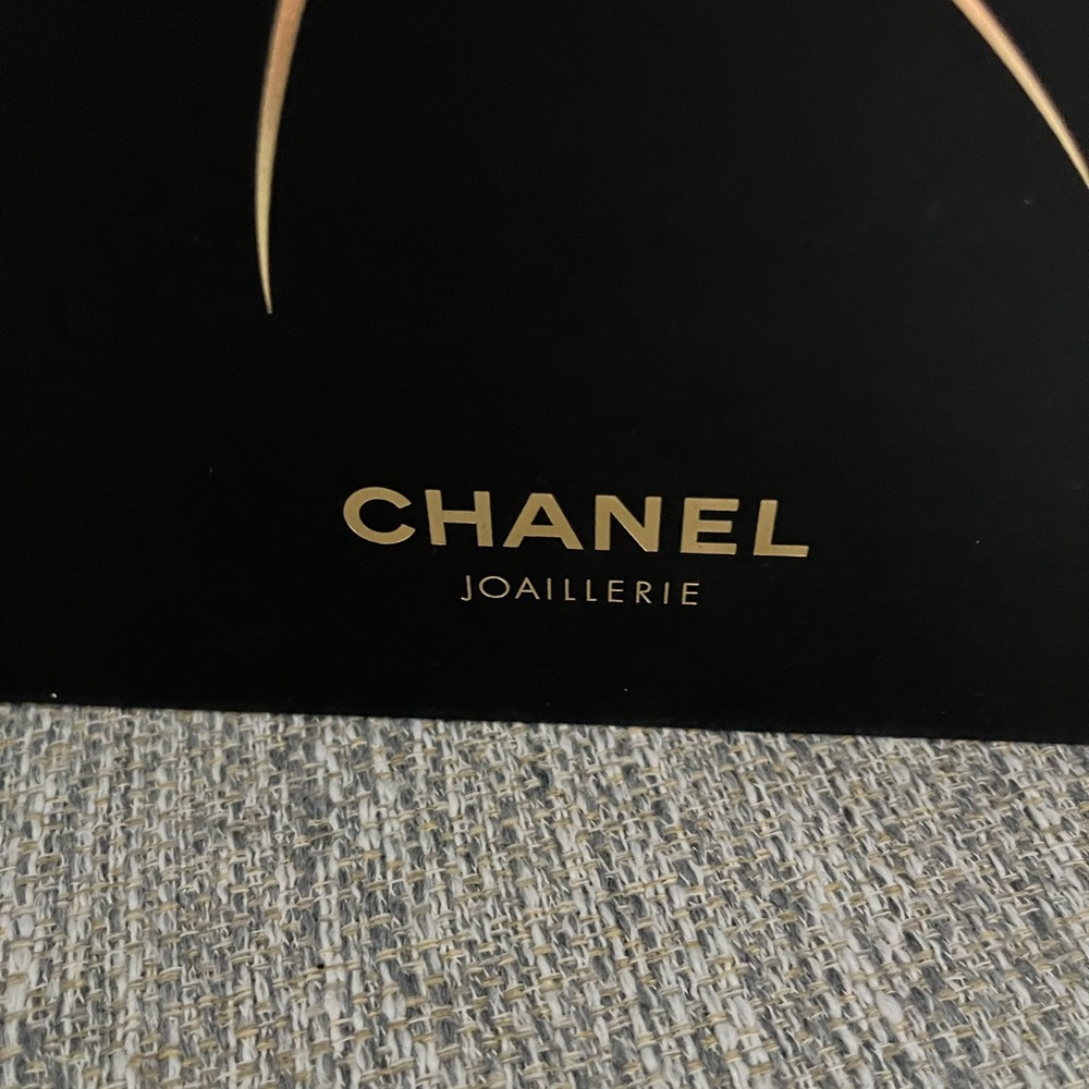 CHANEL Black hardcover coffee table book White soft  book. 10 friendship cards - Picture 2 of 16